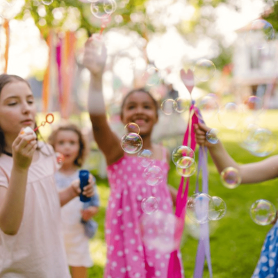 Dicas para crianças autistas aproveitarem a folia